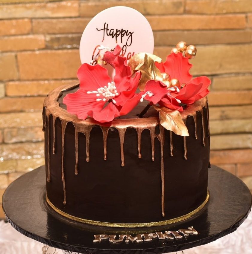 Chocolate Cake with sugar Flowers